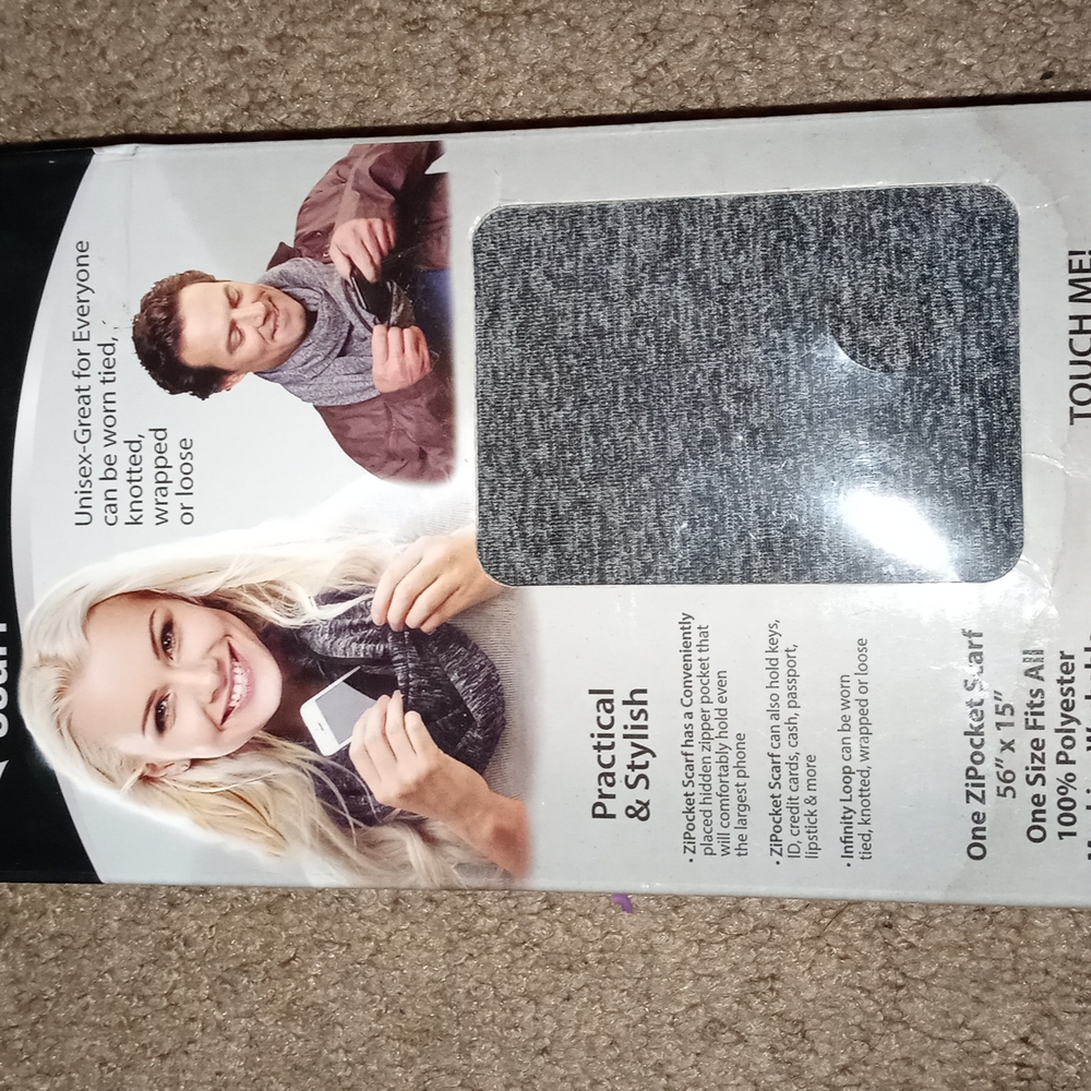 Zipocket scarf